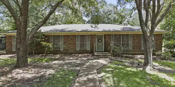 100 Poplar Dr Drive