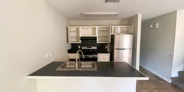 Image 2: 2 (Kitchen)
