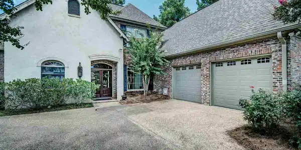 141 PENINSULA DR