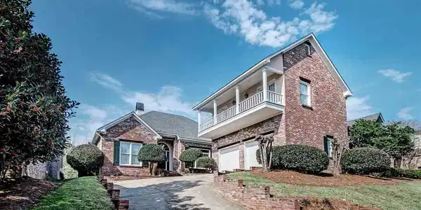 136 OVERLOOK PT DR