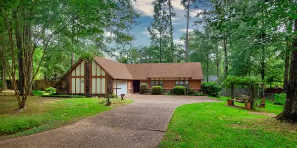 108 Woodglen Pl. Place