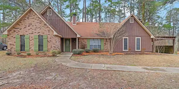 615 Camelia Trail