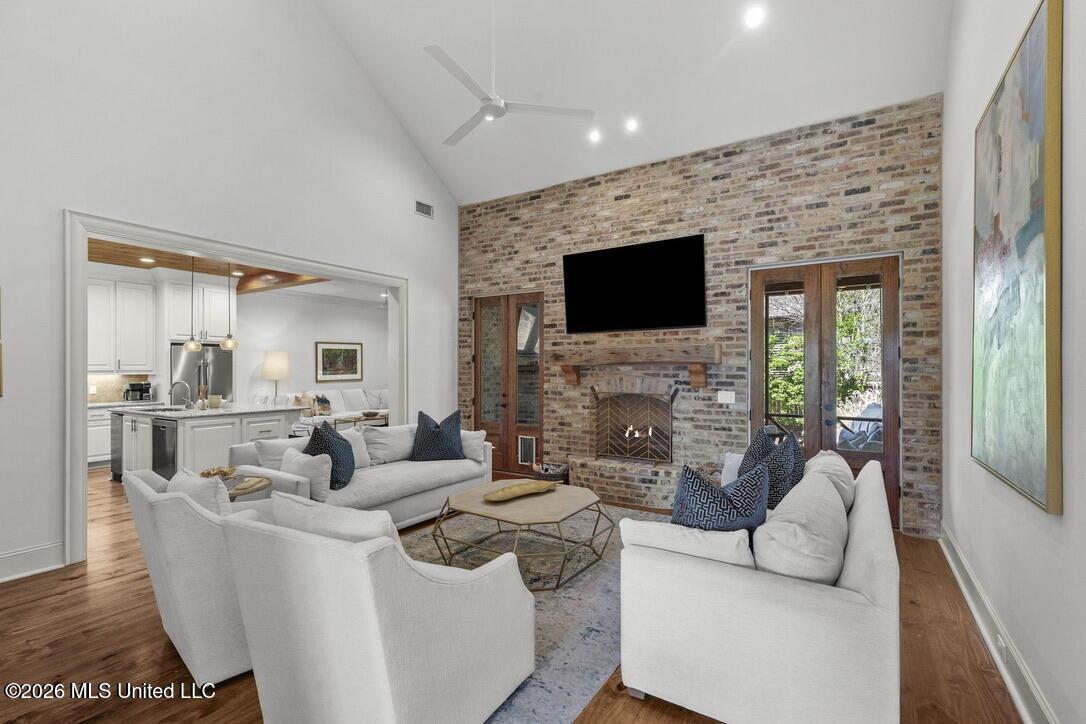 Image 2: 1E51F015-1463-491D-B67F-C6ABAE2ED11D_1_1