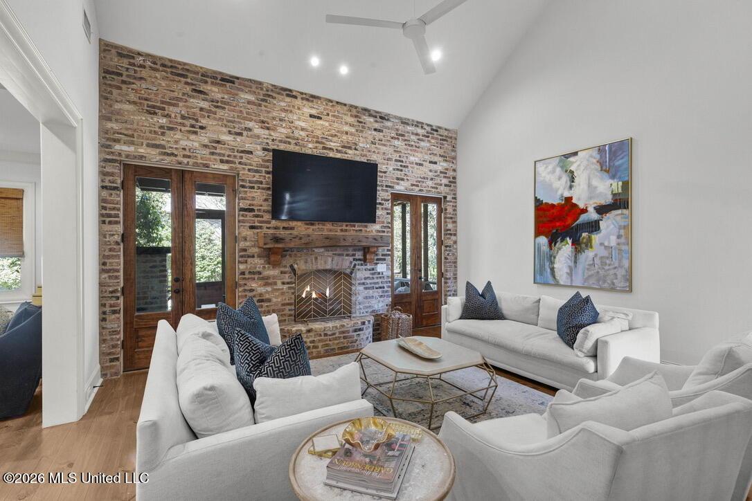 Image 3: 055030F8-A466-4505-A0FB-BCAA04666023_1_1