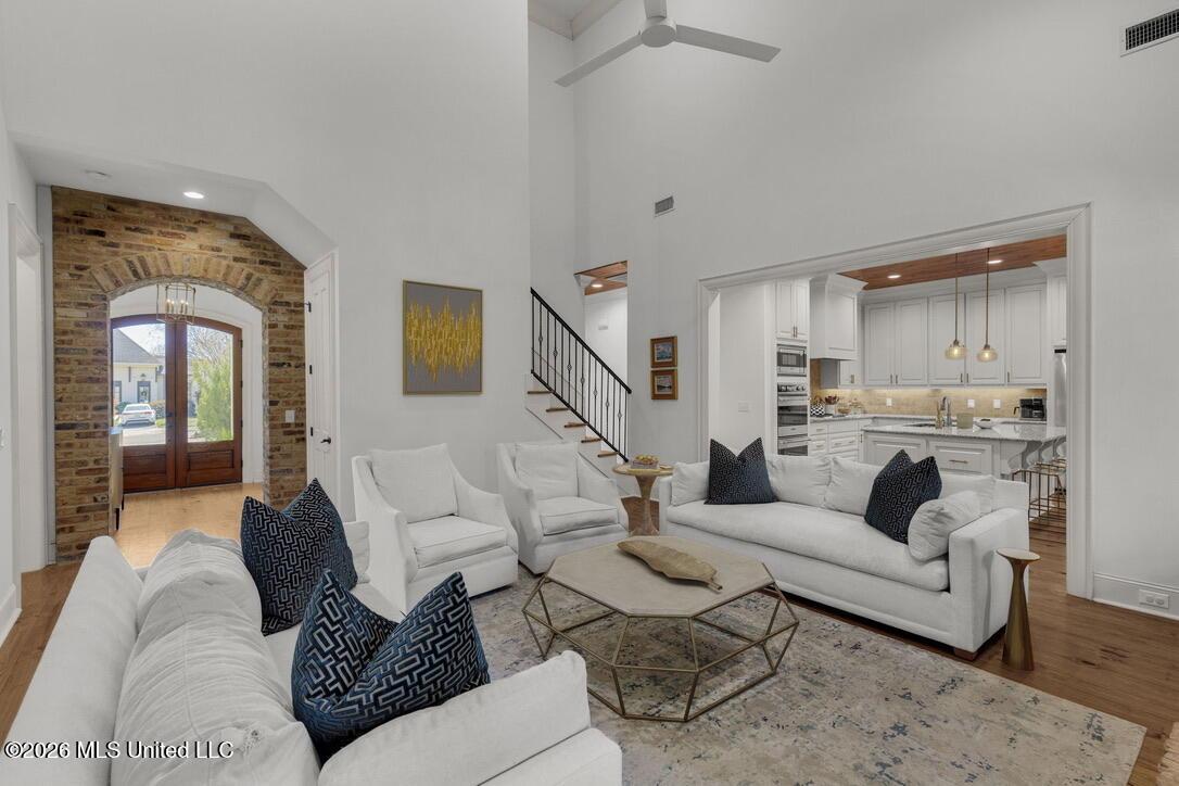 Image 4: FCDFD858-47E8-4311-B87E-9918DDE3057E_1_1