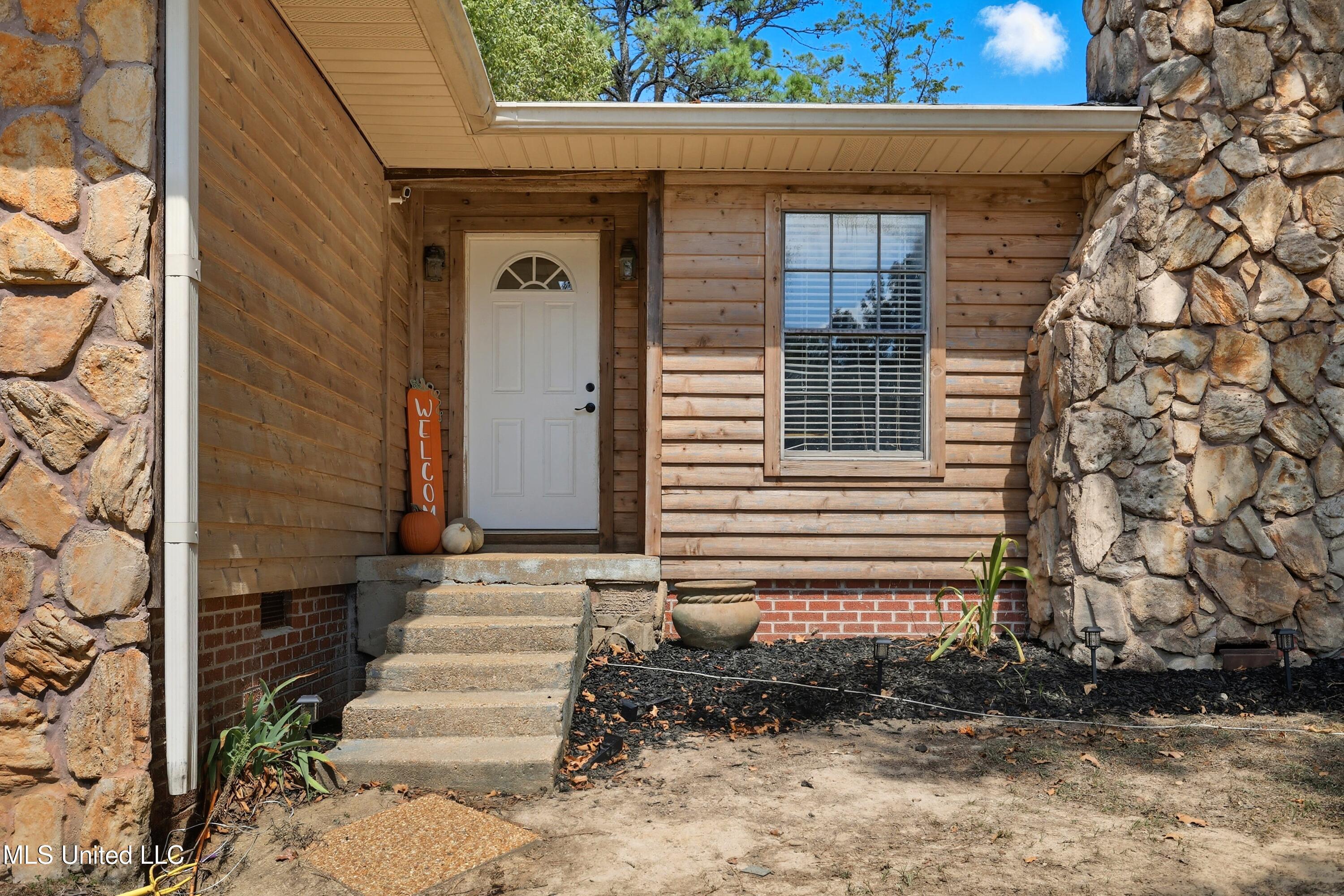 Image 4: 108 Wynndale Lake Road