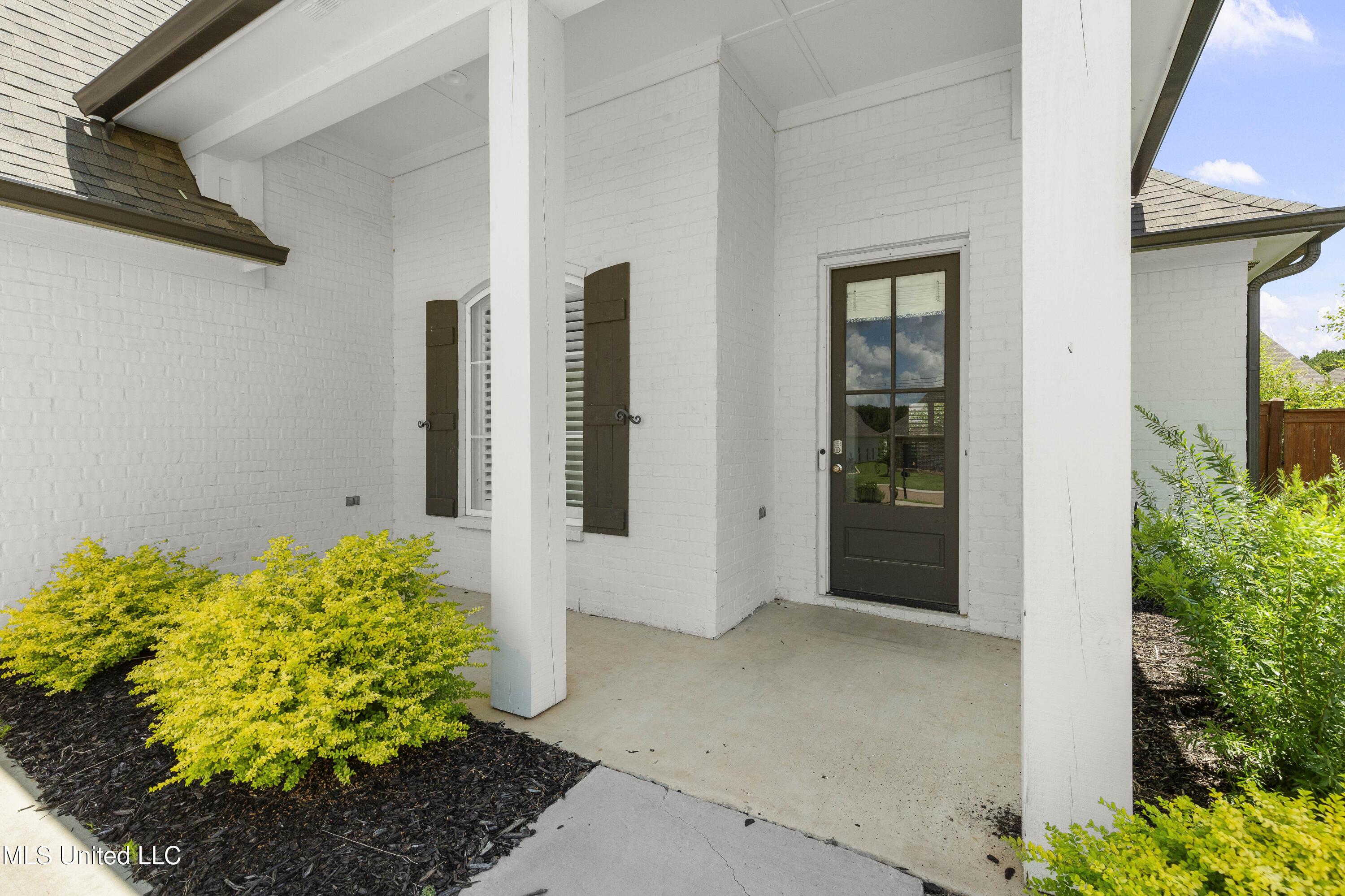 Image 3: 104 Bridgewater Loop-6