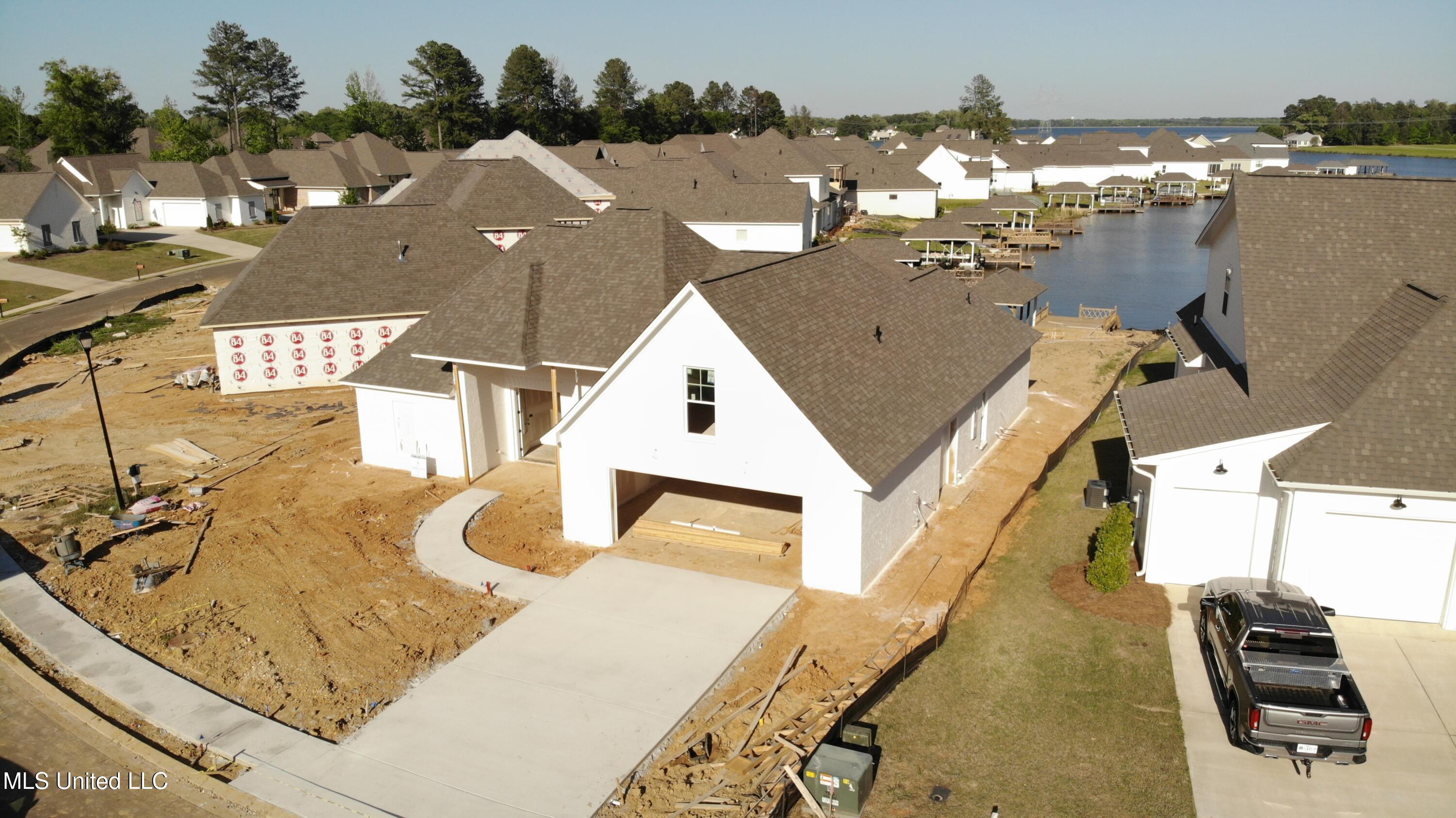 Image 2: 102 front right