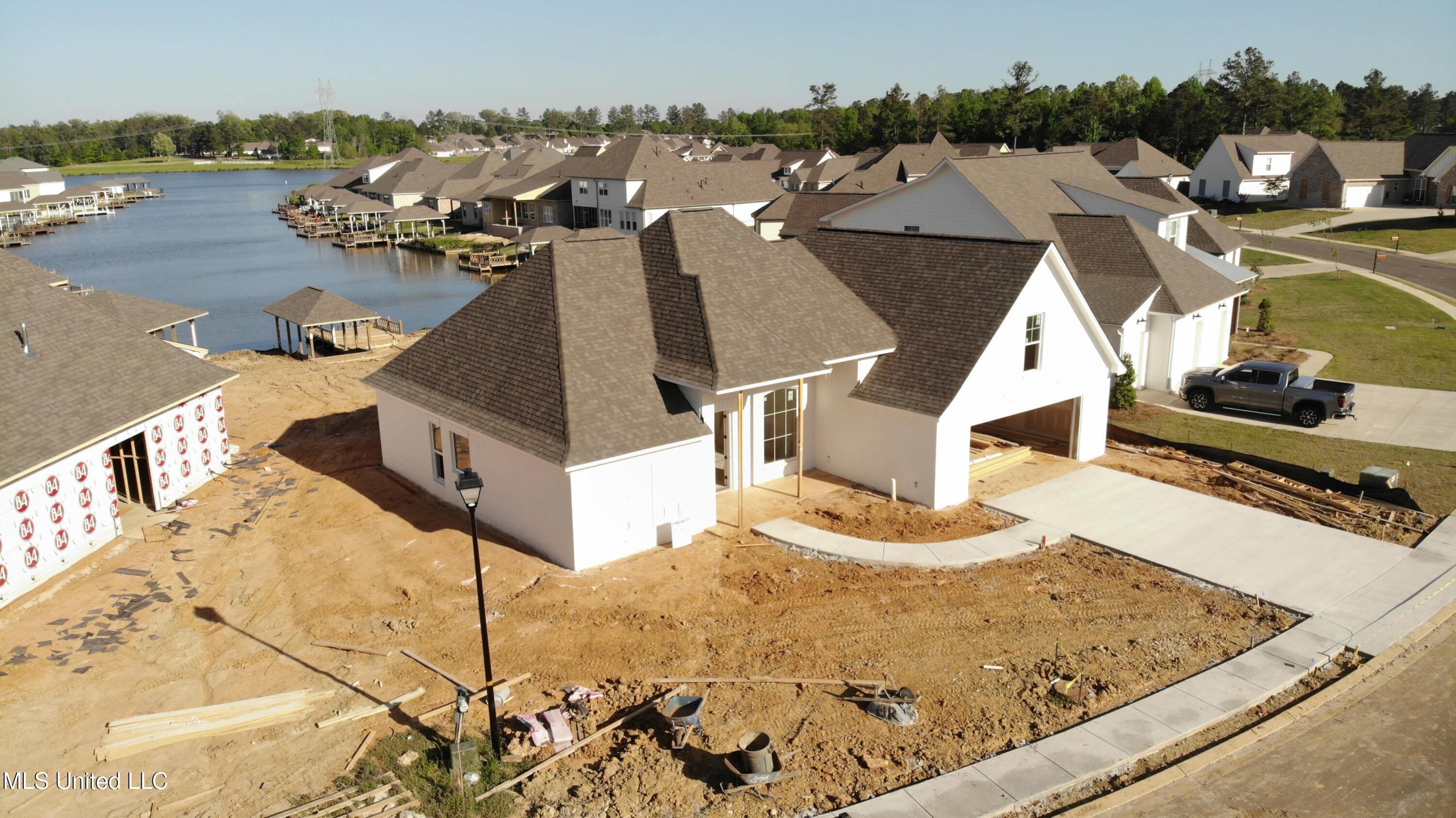 Image 3: 102 front left