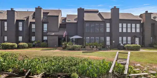 12 Lake Barnett Drive