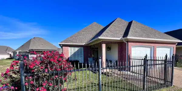 1 Savannah Cr Circle