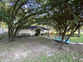 100 OAK DR
