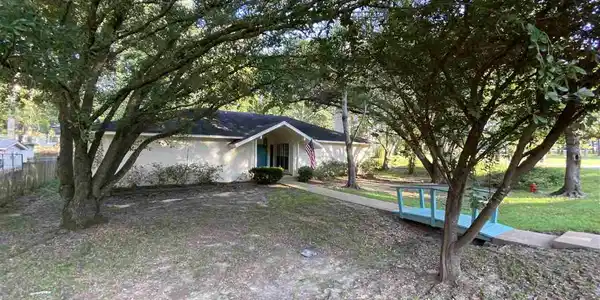 100 OAK DR