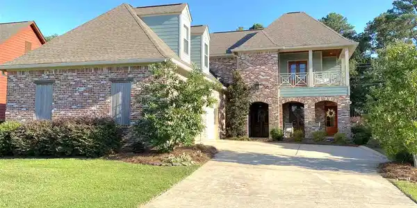204 ARBOR TRAILS