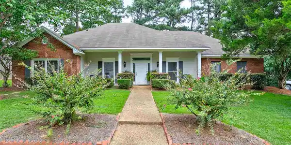 111 BAINBRIDGE LN