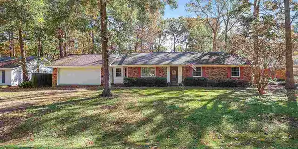 204 SWALLOW DR