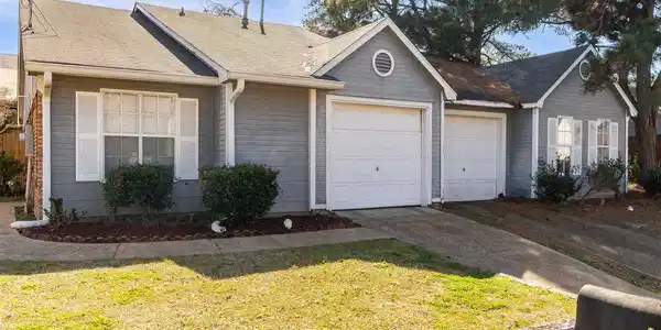 806 HARBOR BEND DR