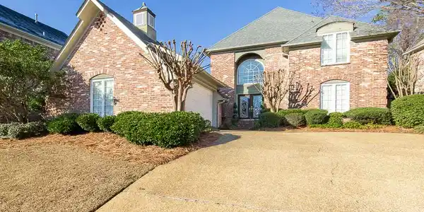 138 OVERLOOK PT DR