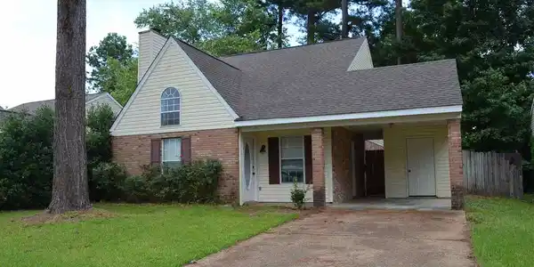 106 SHADOWHILL DR