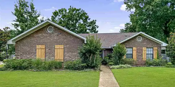 106 EASTSIDE DR