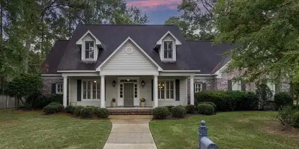 119 LAKE FOREST DR
