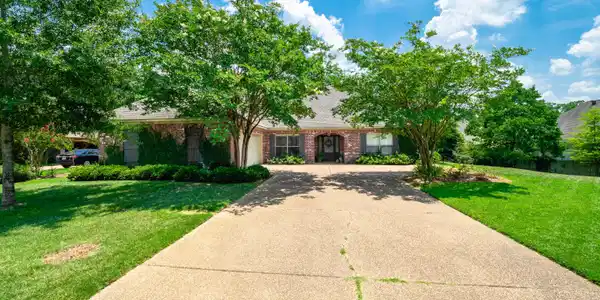 122 Vineyard Boulevard