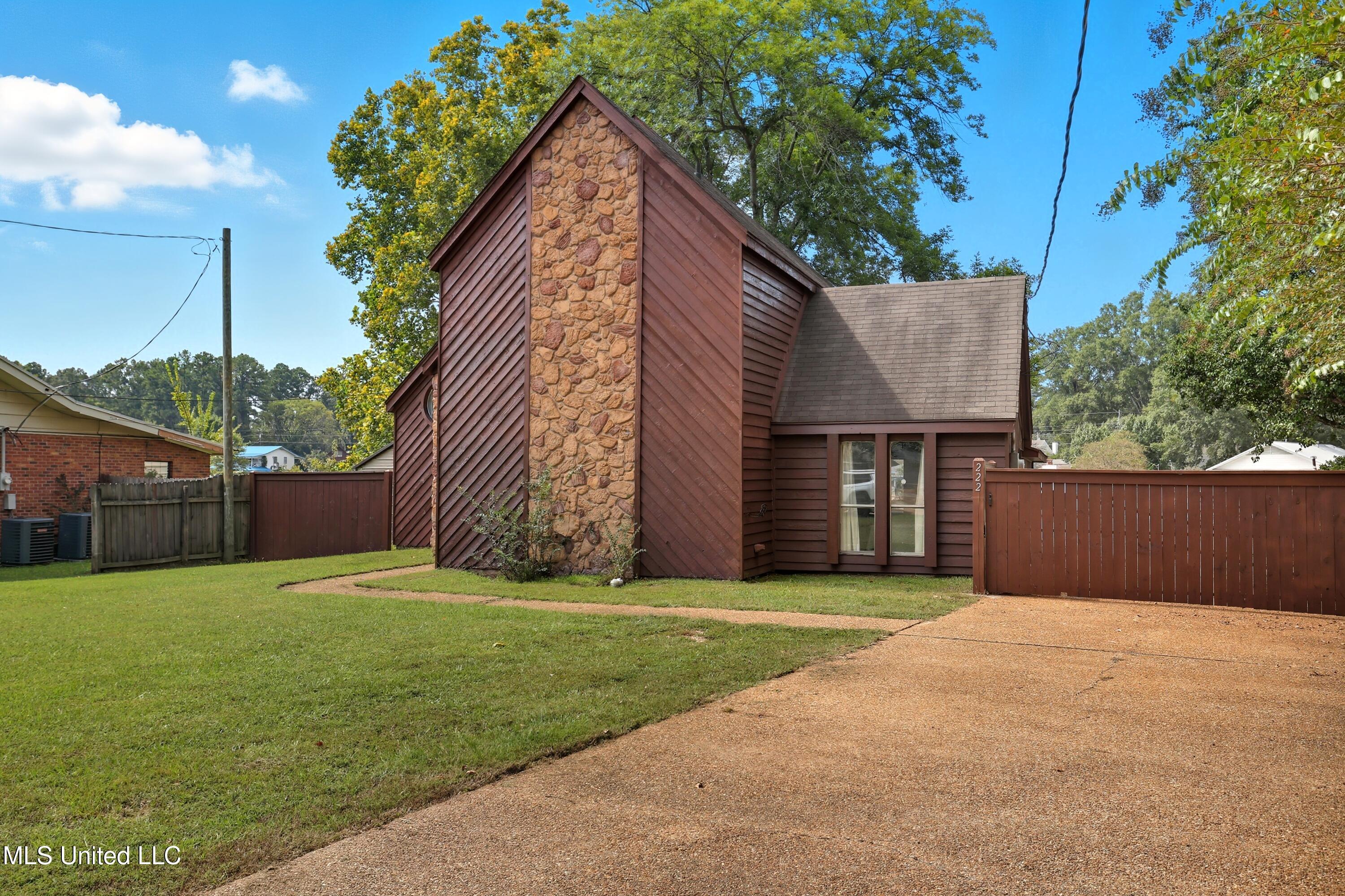 Image 3: 222 Trace Harbor Rd  Home Tours MS (2)[