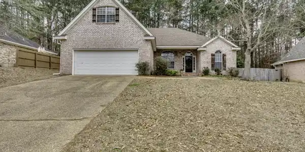 Image 4: 609 Hampshire Dr--5 - Copy