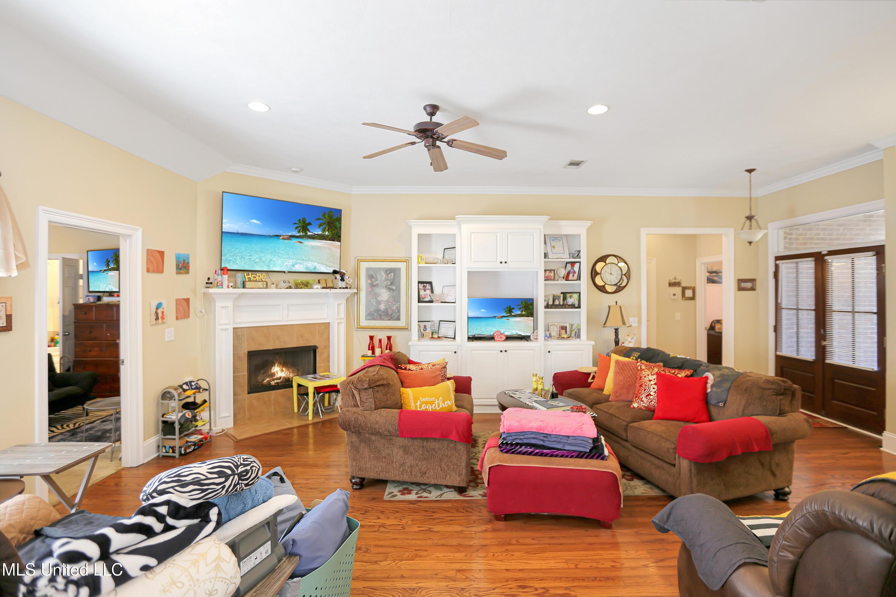 Image 2: 131 Devlin Springs Dr - 6