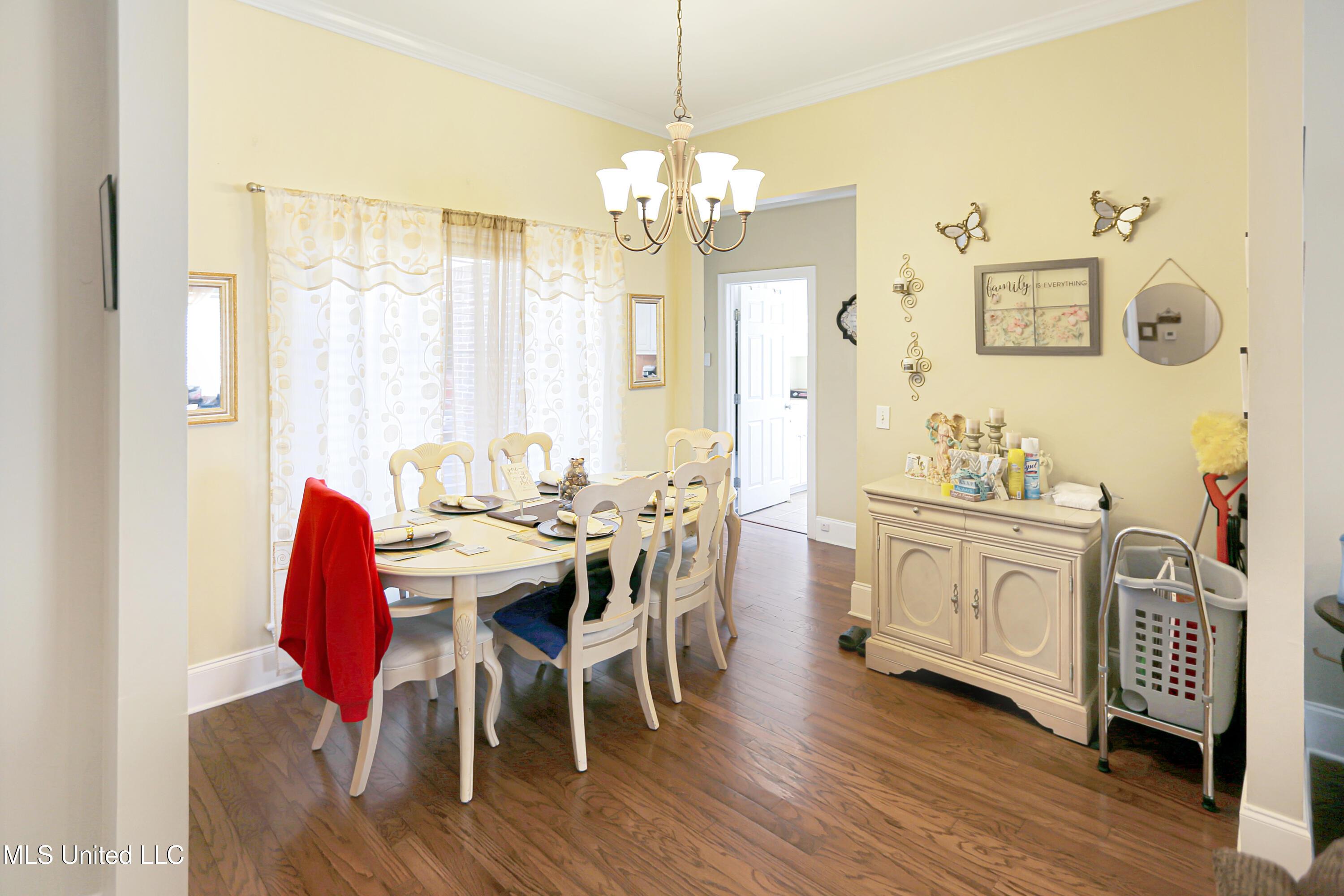 Image 4: 131 Devlin Springs Dr - 8