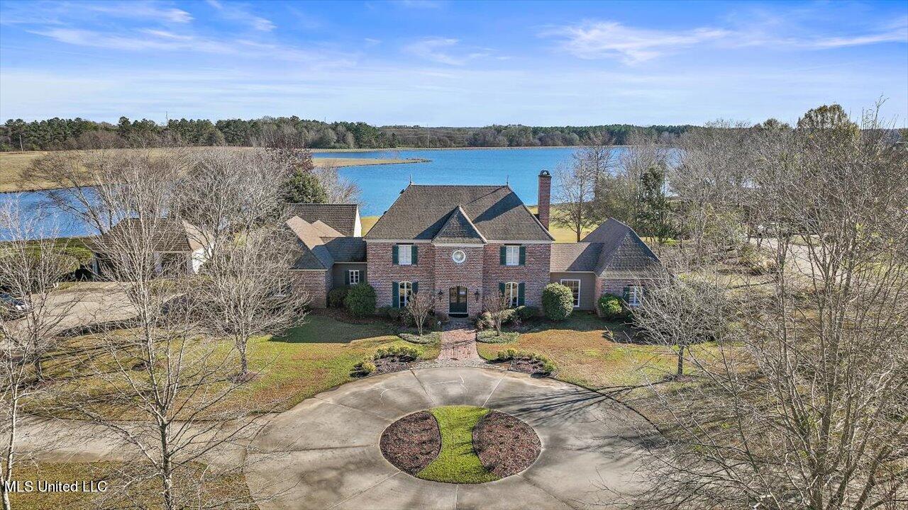 Image 2: 001-106 Cove Ln