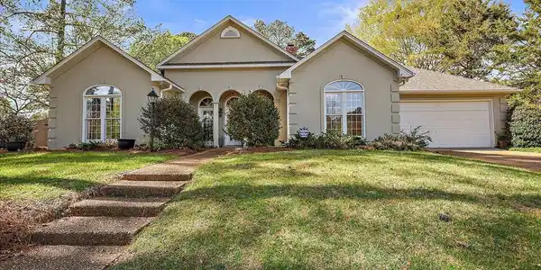 620 Pinecrest Dr