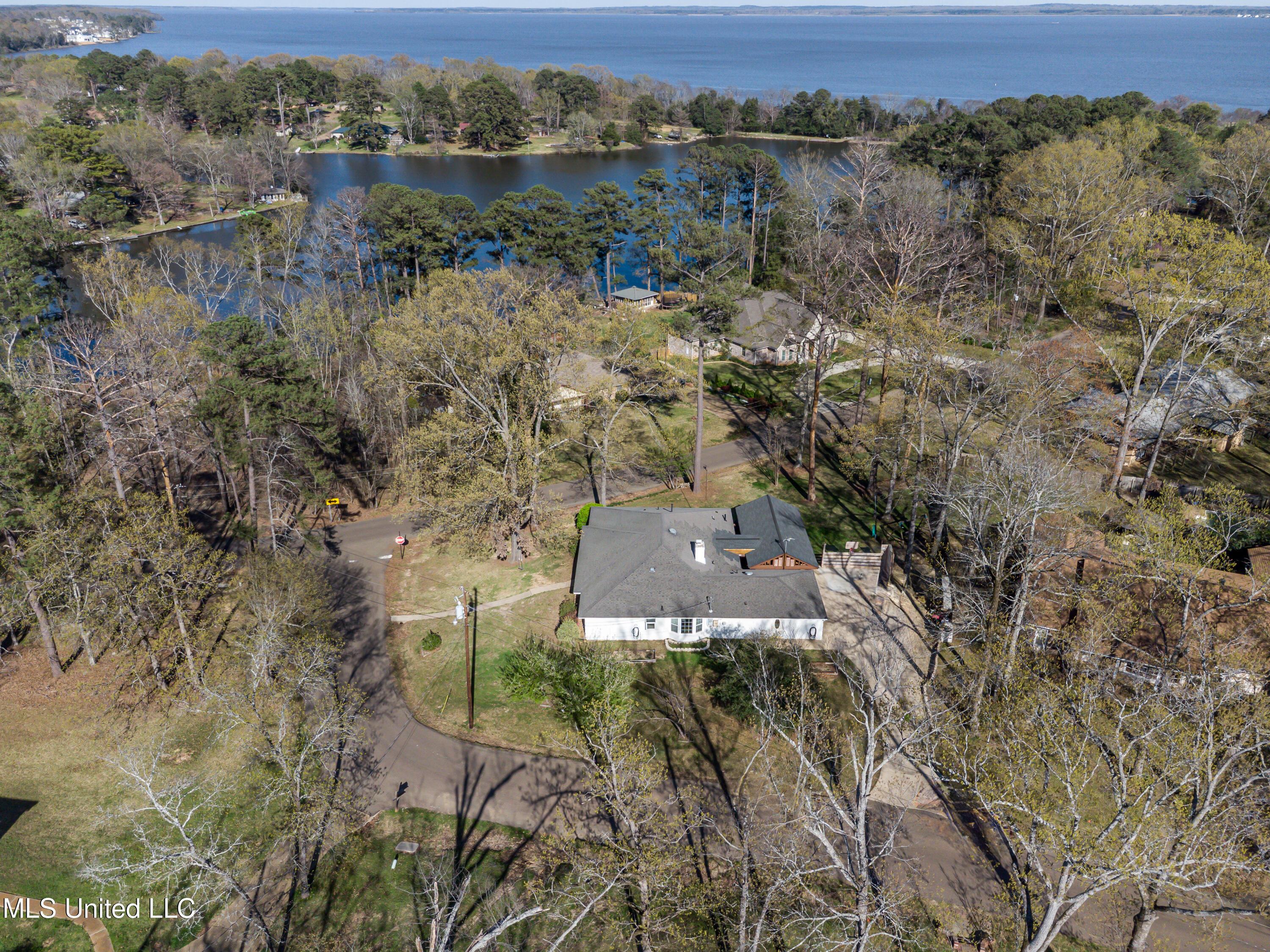 Image 3: 508 Pawnee Way drone-3