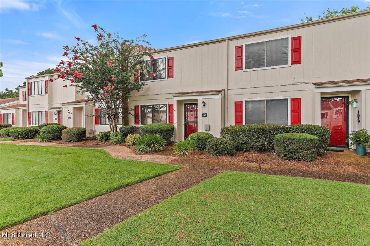 Image 2: 01-167 Lakebend Cir