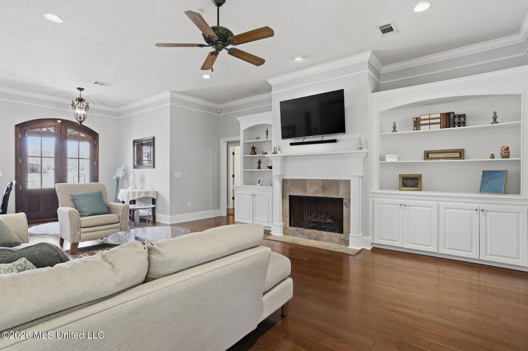 Image 2: 156 Hartfield-7