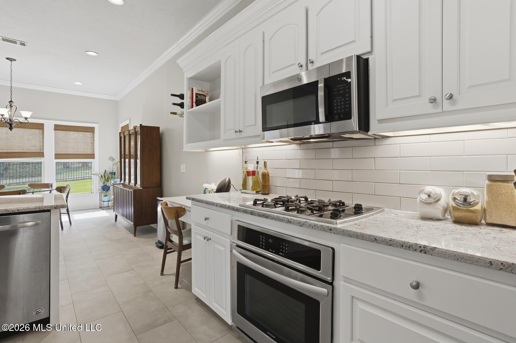 Image 3: 156 Hartfield-12