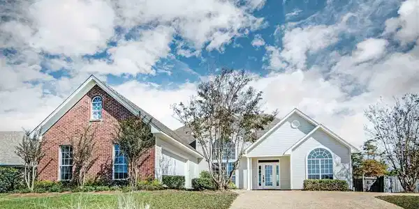 546 EASTSIDE CV