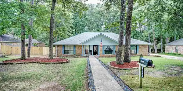 102 STONINGTON DR