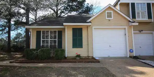 818 HARBOR BEND DR