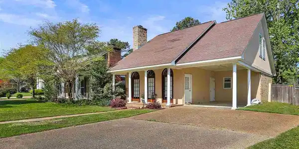 109 BRENHAVEN BLVD