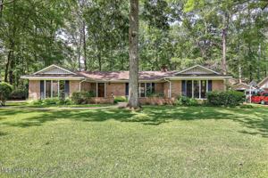 305 Glen Cove Road