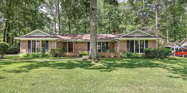 305 Glen Cove Road
