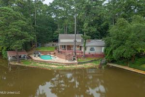 403 Glen Cove Road