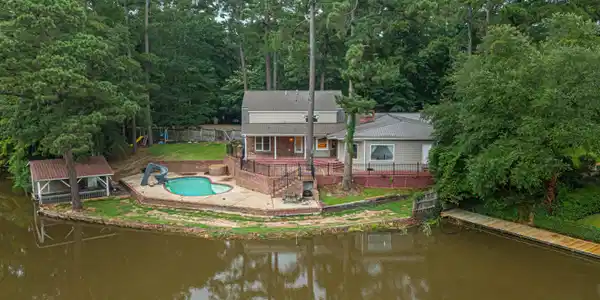 403 Glen Cove Road