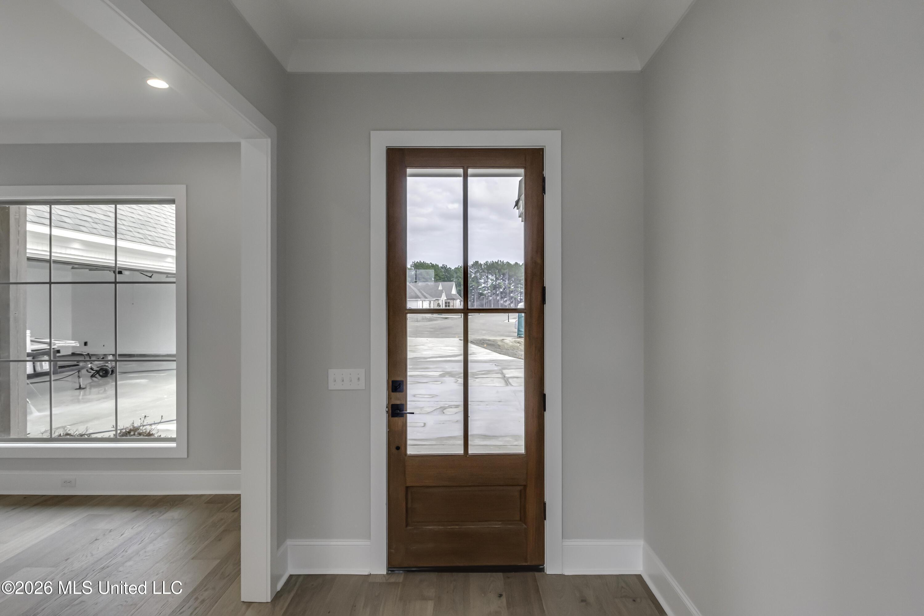 Image 4: 114 Charleston Cv--23