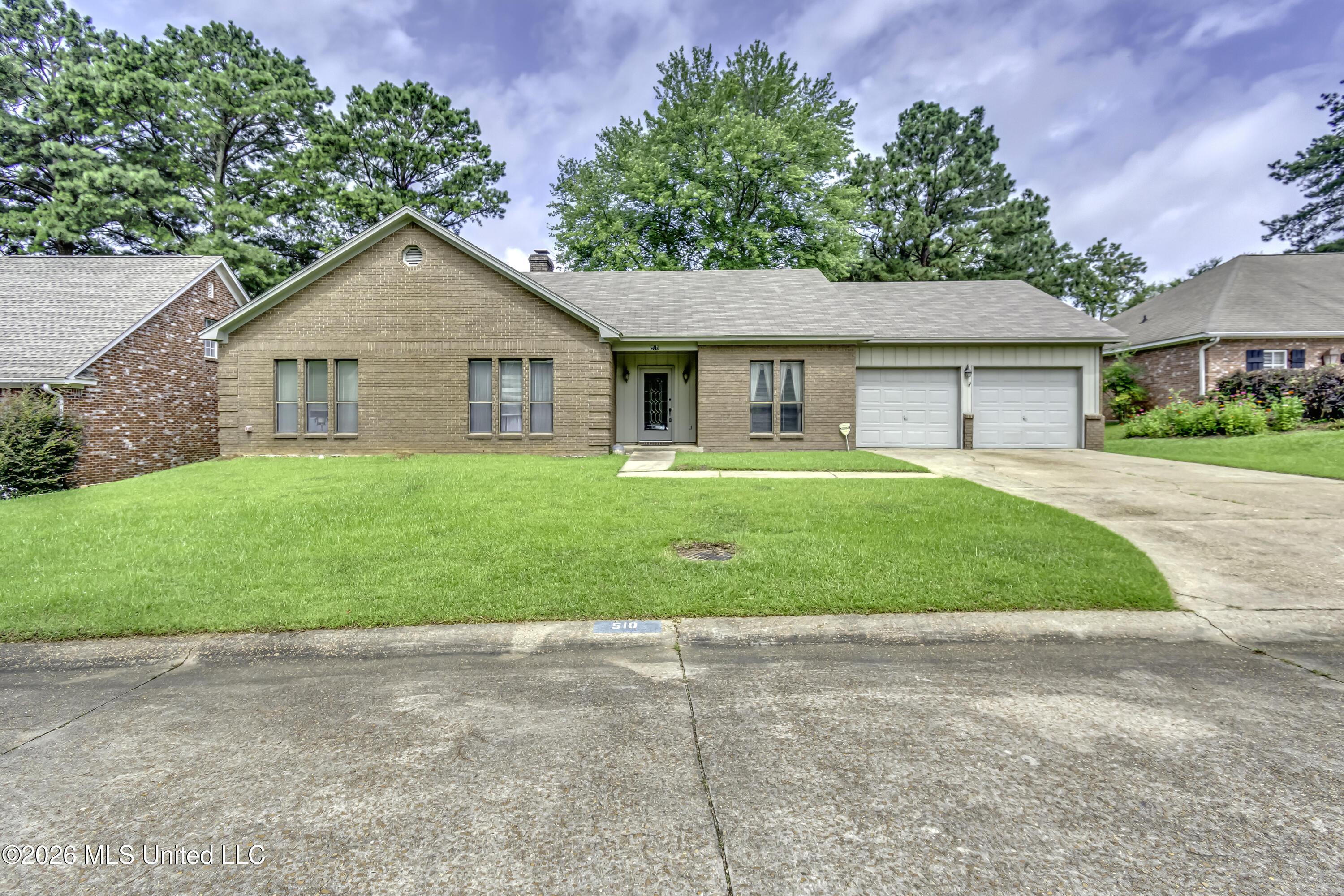 Image 2: 510 Bay Point Cir--70