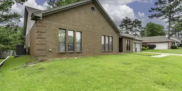 Image 4: 510 Bay Point Cir--7