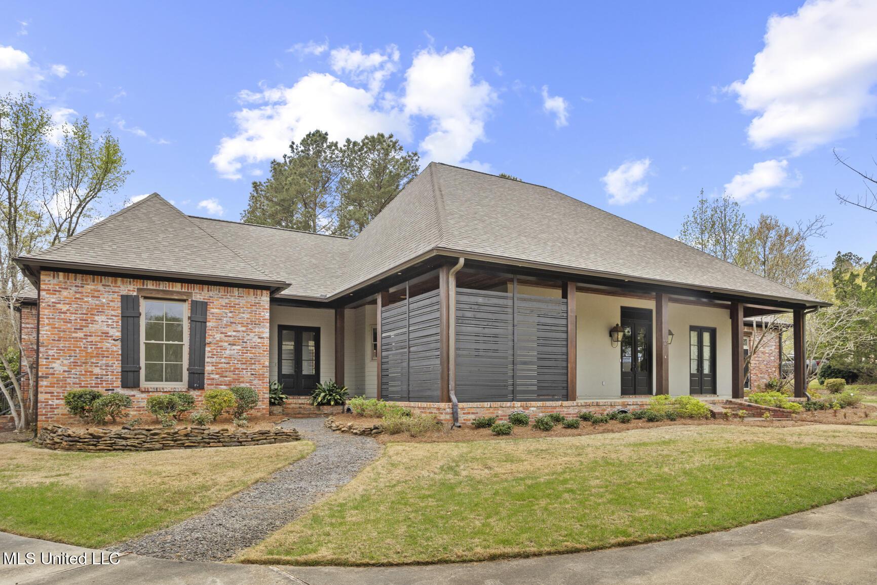 Image 2: 128 Summerlake-2