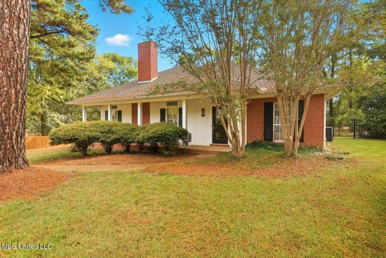 Image 1: 02-25 Moss Woods Cove _ Home Tours MS