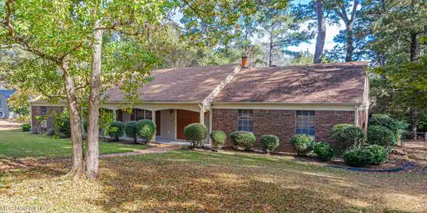 220 Lake Drive E